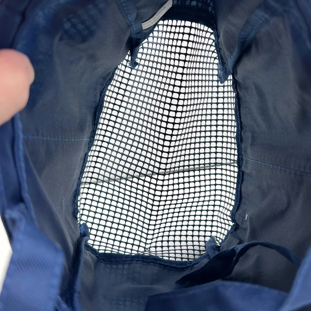 Mesh shower caddy navy. Has a mesh bottom for drainage